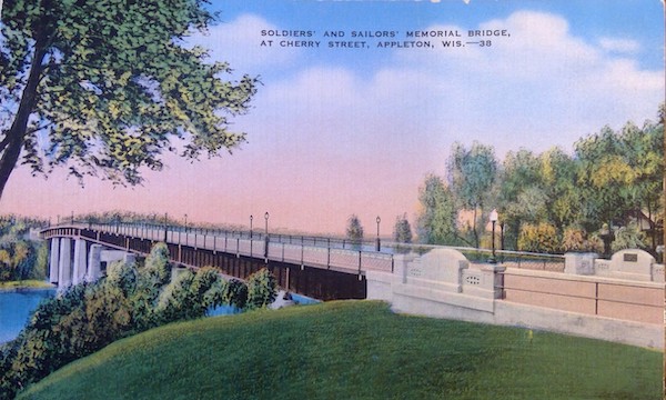Postcard showing Memorial Drive Bridge in Appleton, Wisconsin.